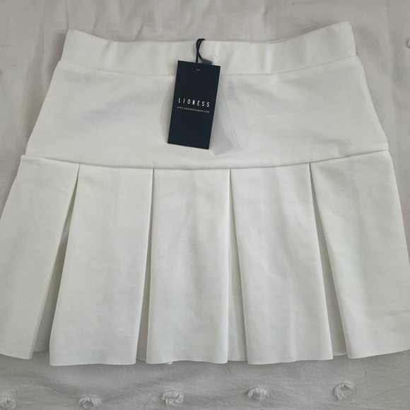 Lioness Dresses & Skirts - Cute!! Lioness mini skirt Size 4